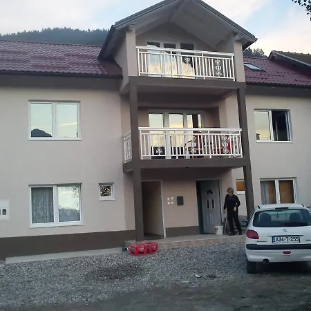 Ris Apartment *